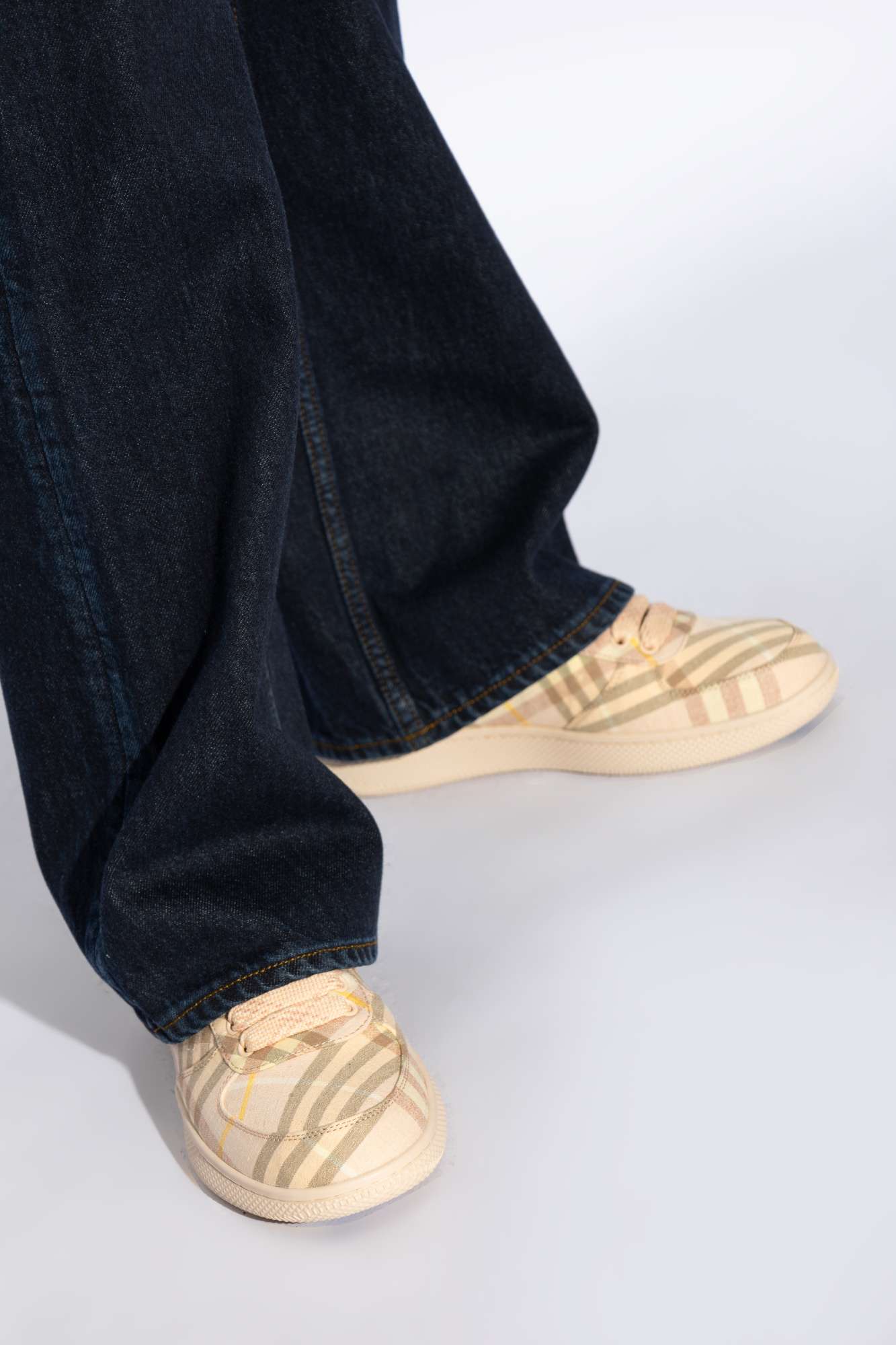 スニーカー BURBERRY Women Sneakers 8107507 C1791 TEACUP IP CHECK beige Burberry Check Terrace Sneakers in Teacup – Leigh's of